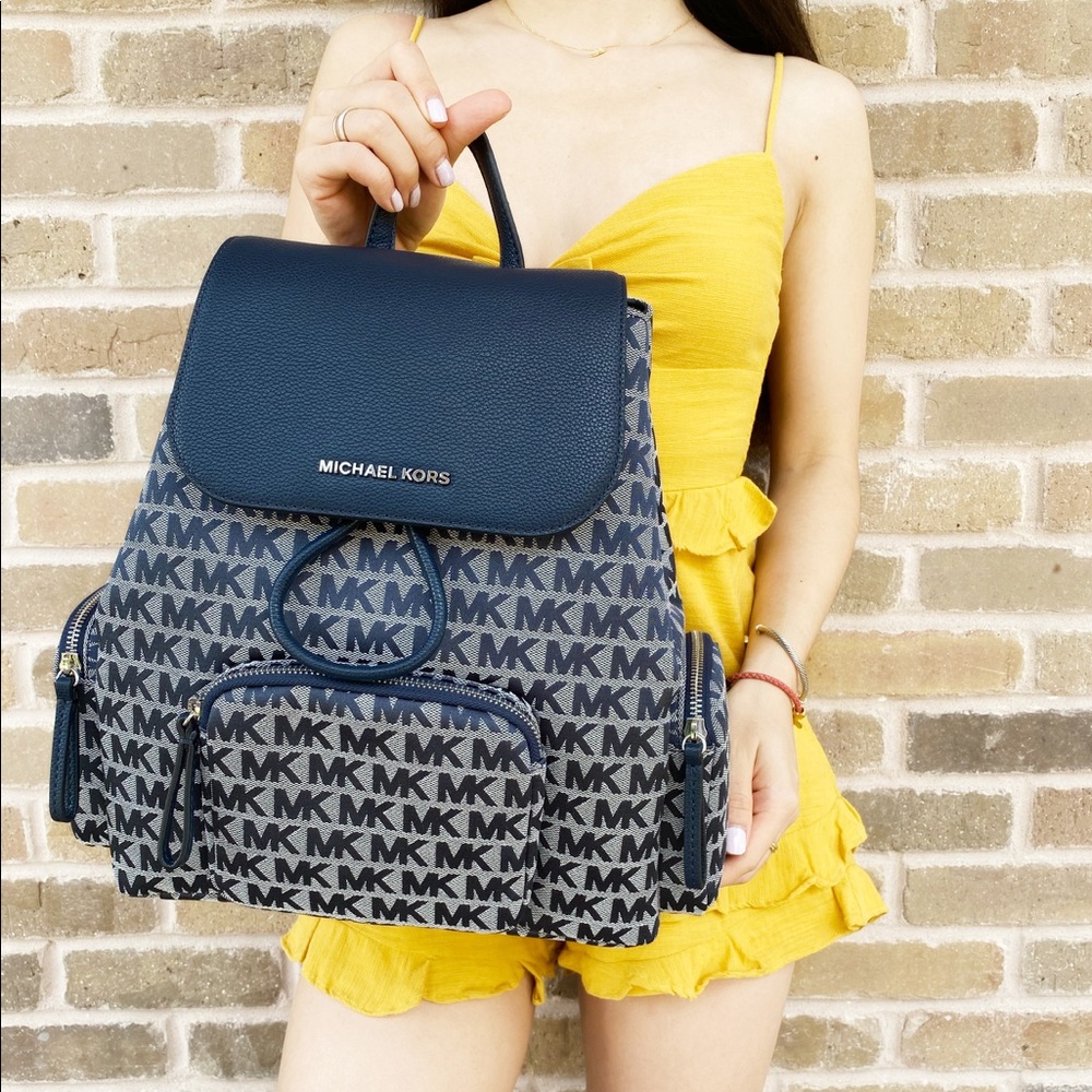 SALE‼️‼️ 👜💕- Michael Kors Large Backpack Blue - Picture 3 of 4